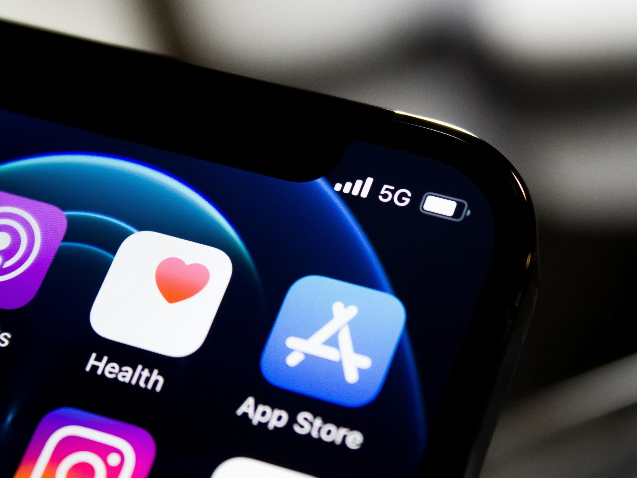 5G symbol on a mobile for an article analysing whether there is demand for 5G+ services.