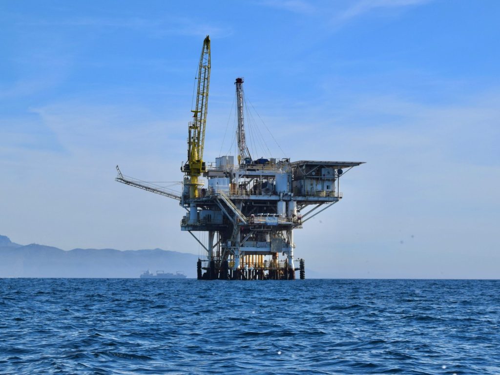 Remote oil rig as, bringing sovereign edge AI to remote sites, a collaboration between Microsoft and Armada accelerates private networks for Industry 4.0.